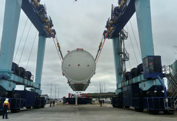 Delivery of a giant autoclave furnace at Lorient