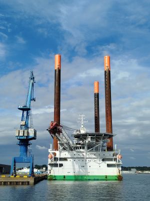 The jack-up vessel Thor at Lorient