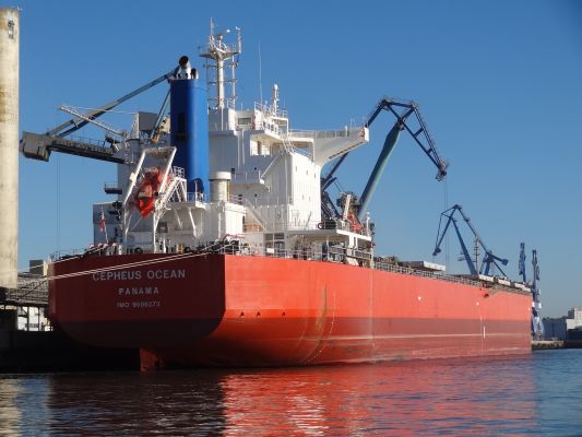 Discharging vessel CEPHEUS OCEAN